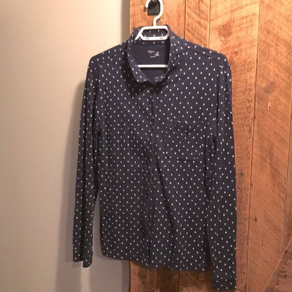 3/30$ Gap shirt  
